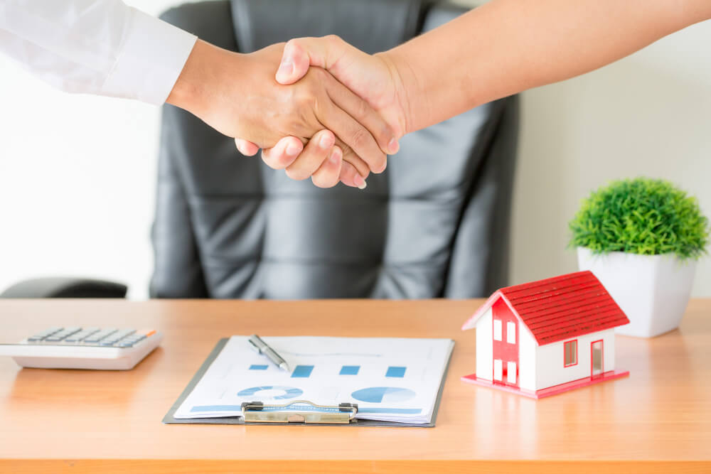 hands-agent-client-shaking-hands-after-signed-contract-buy-new-apartment (1)
